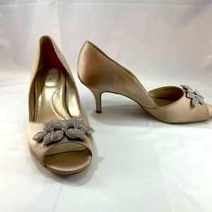 Bandolino high heel shoes w peep toe and crystal on the top